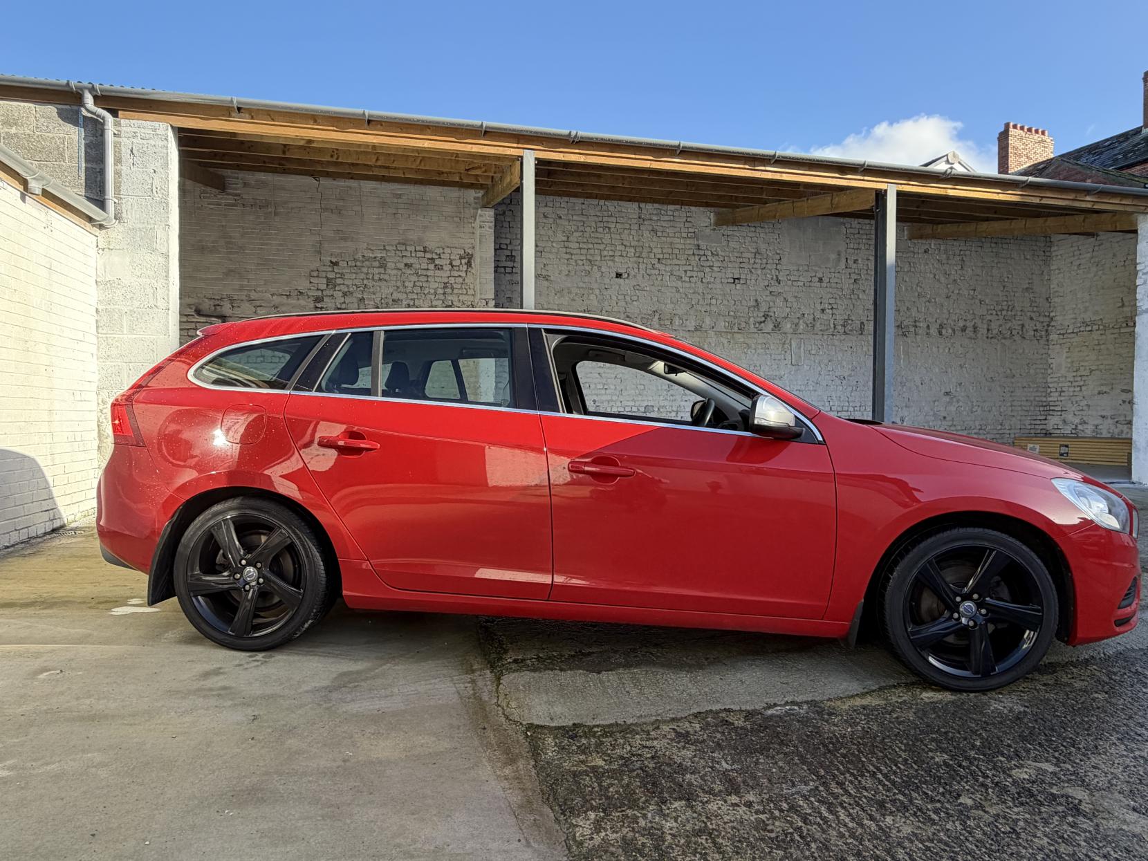 Volvo V60 1.6D DRIVe R-Design Estate 5dr Diesel Manual Euro 5 (s/s) (115 ps)