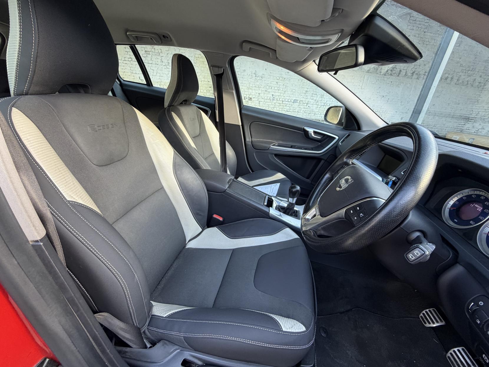 Volvo V60 1.6D DRIVe R-Design Estate 5dr Diesel Manual Euro 5 (s/s) (115 ps)