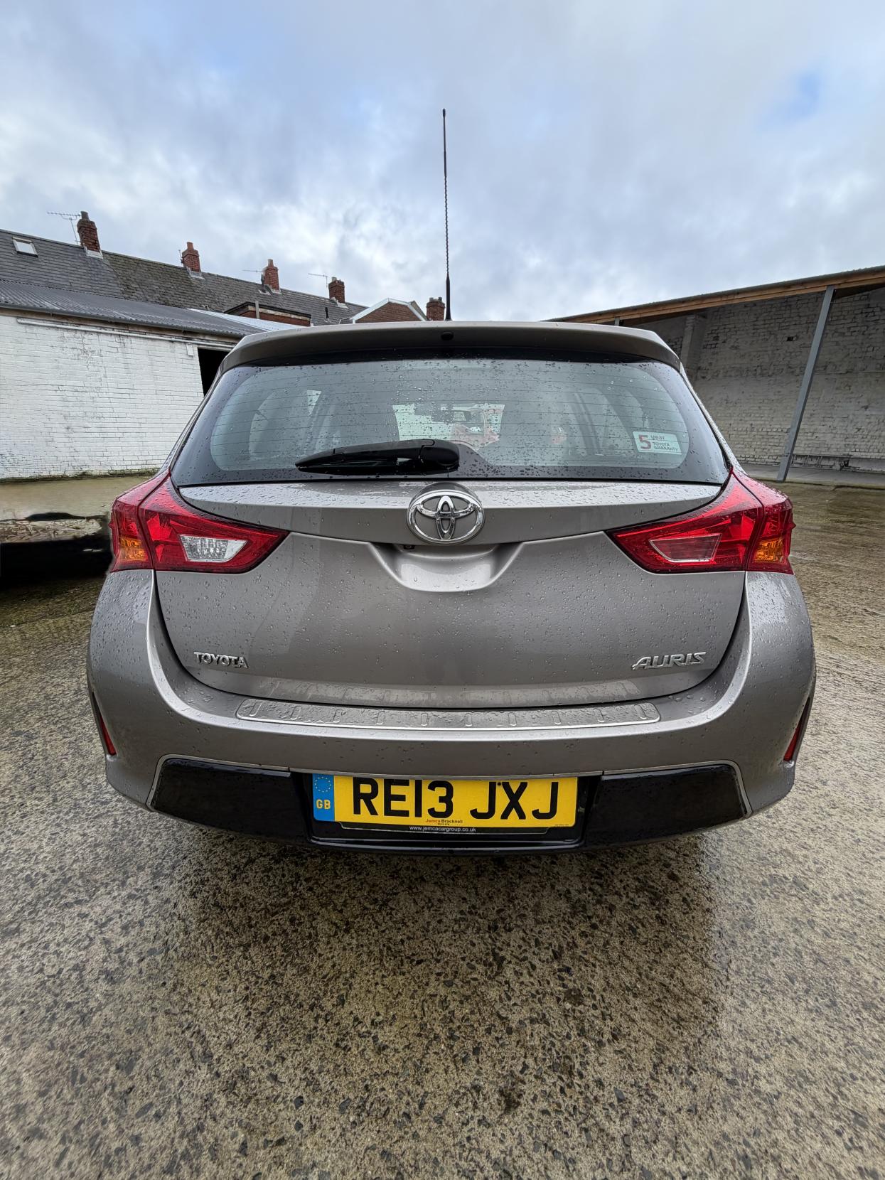 Toyota Auris 1.4 D-4D Icon Hatchback 5dr Diesel Manual Euro 5 (s/s) (90 ps)