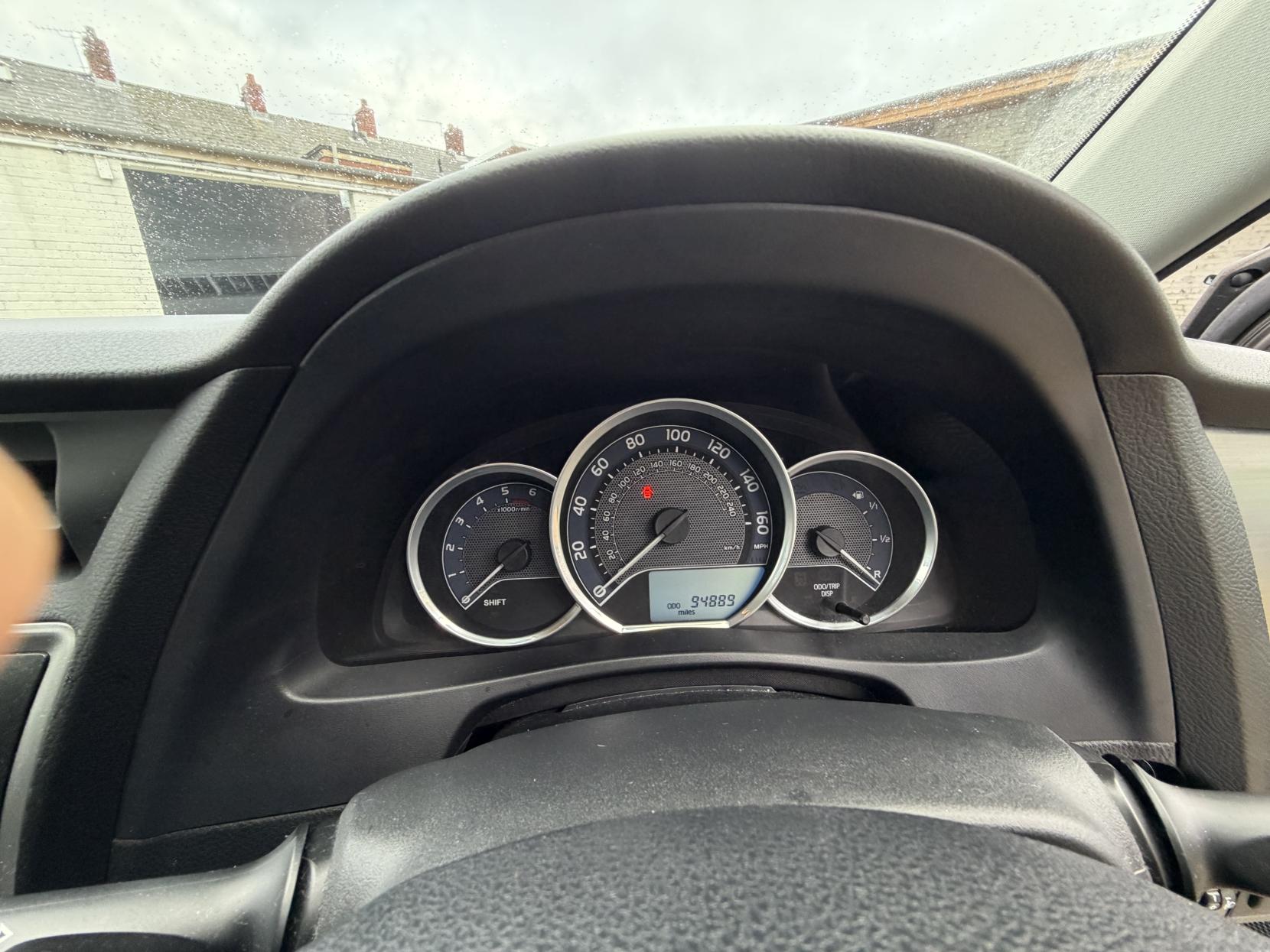 Toyota Auris 1.4 D-4D Icon Hatchback 5dr Diesel Manual Euro 5 (s/s) (90 ps)