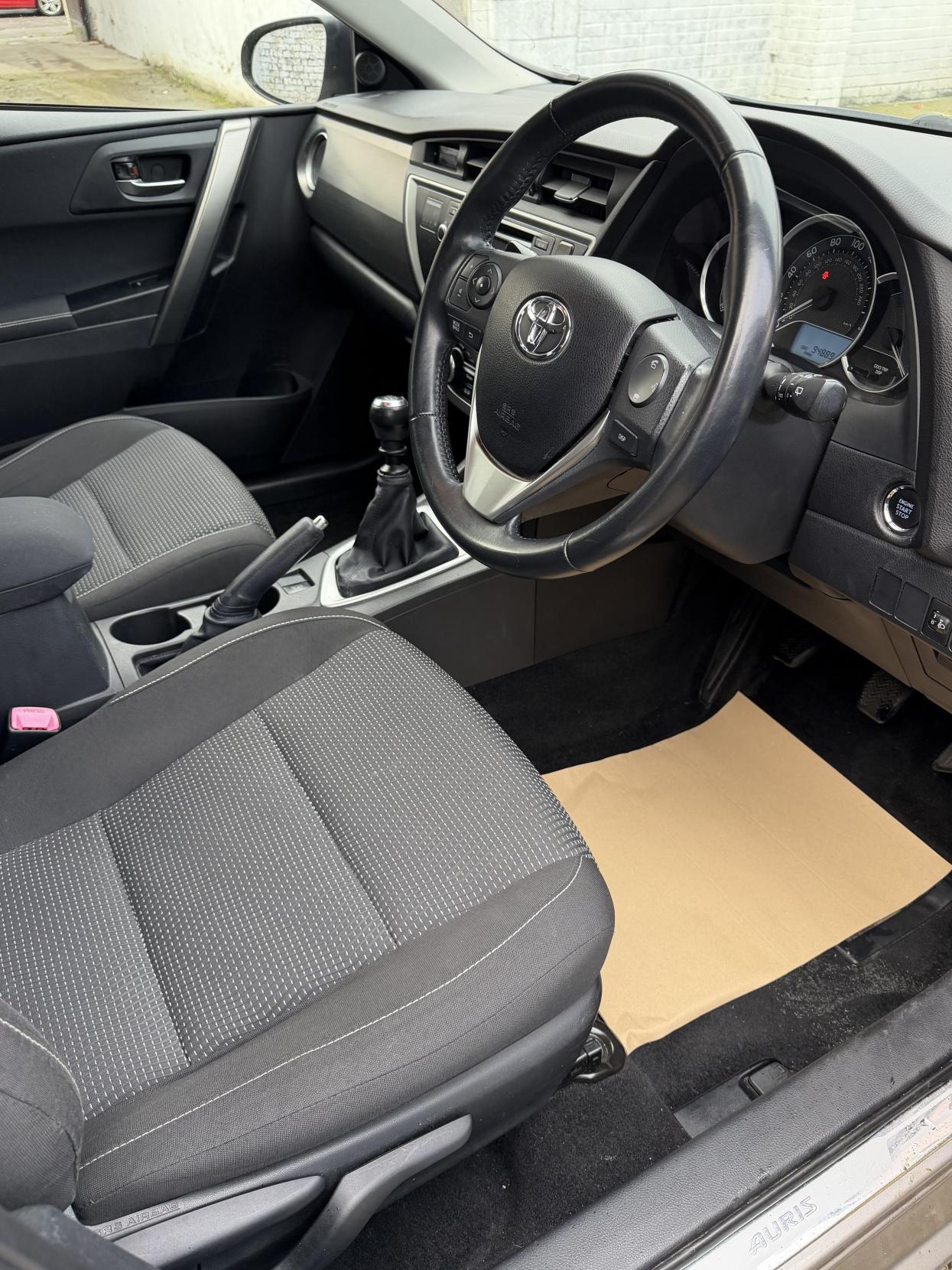 Toyota Auris 1.33 VVT-i TR Hatchback 5dr Petrol Manual (s/s) (135 g/km, 100 bhp)